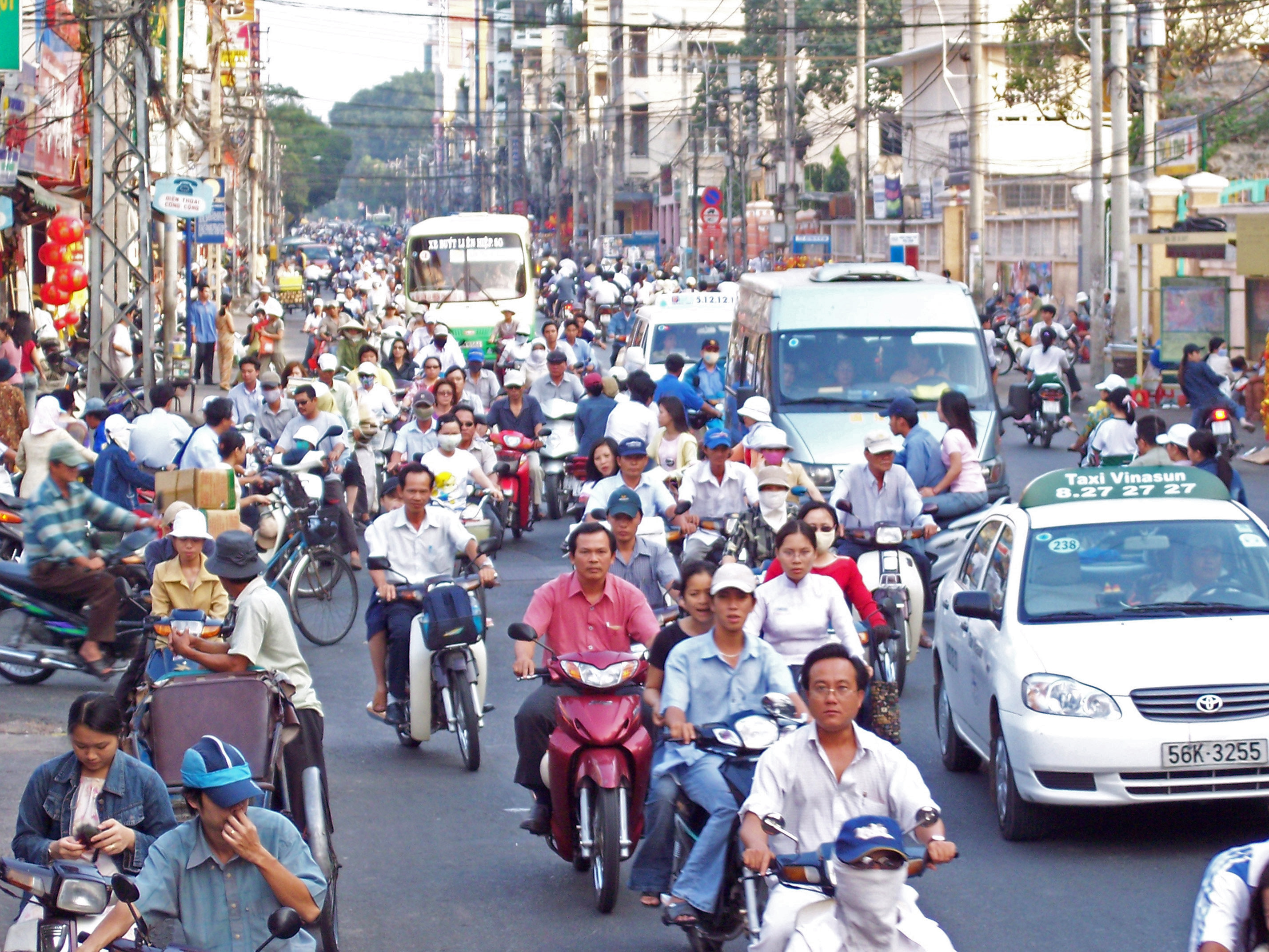 Figure 3: Traffic in Vietnam (CC-BY-NC-ND Eric Havir @ flickr)
